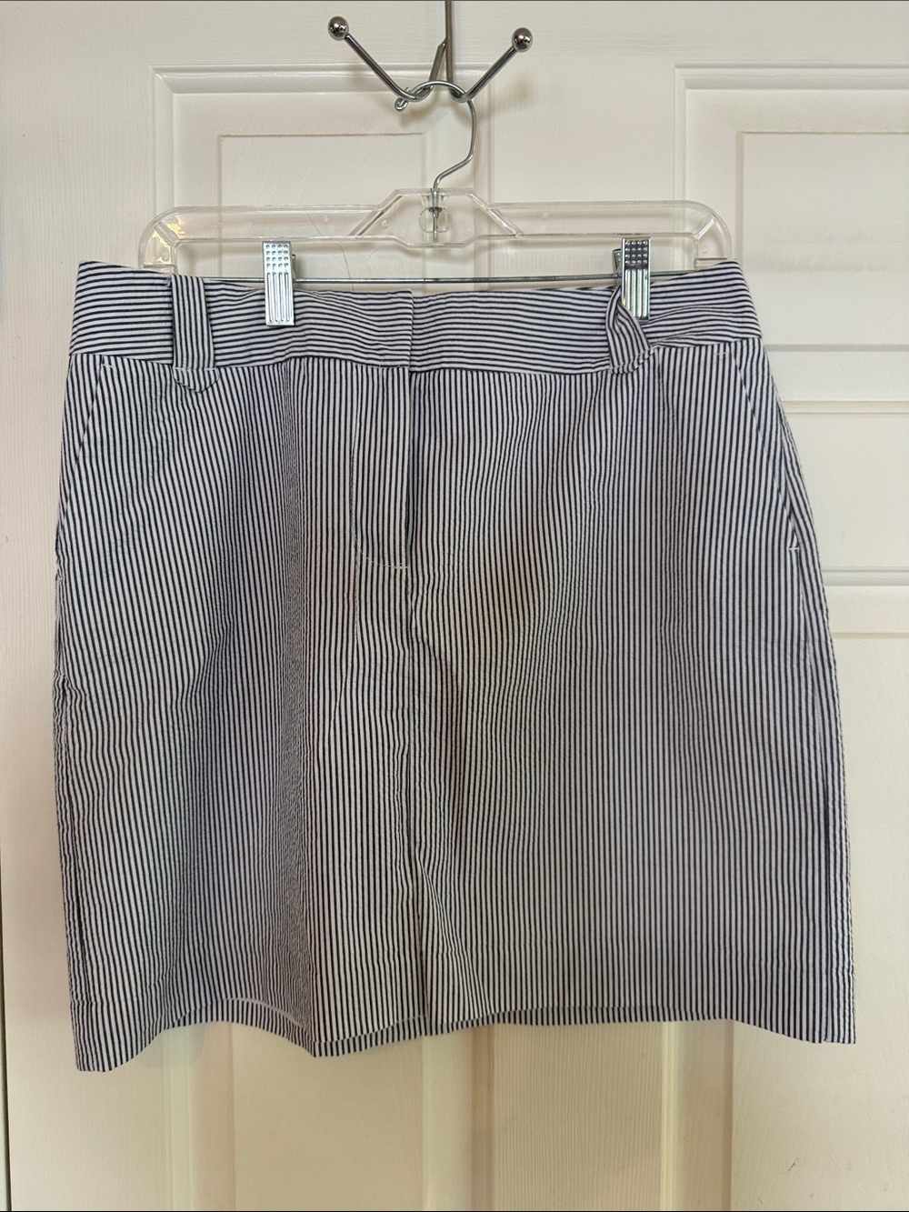 Blue and white seersucker Summer Comfortable Classic Loft Size 8 Skirt